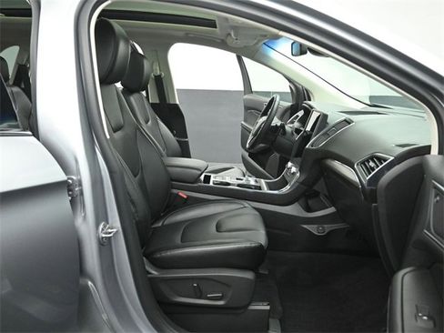 Certified 2022 Ford Edge Titanium w/ Class II Trailer Tow Package image 30