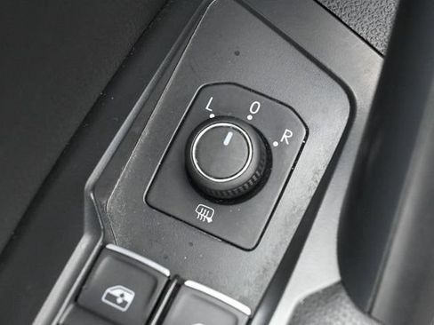 Used 2023 Volkswagen Tiguan SE AWD/4WD image 12