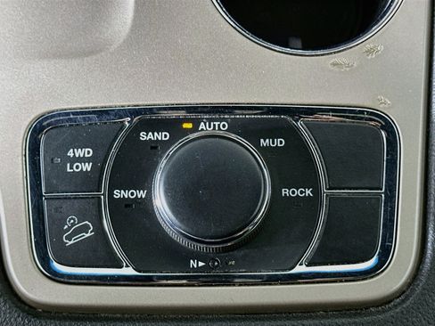 Used 2015 Jeep Grand Cherokee Limited w/ Luxury Group II AWD/4WD image 26