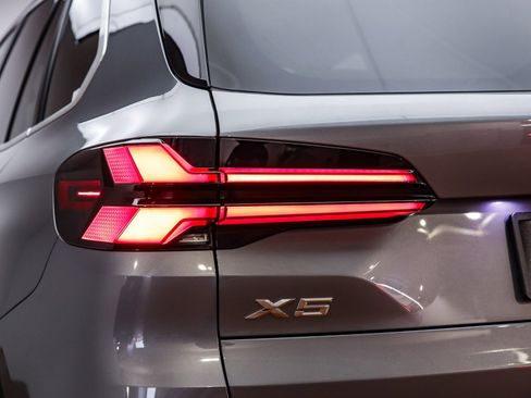 Certified 2025 BMW X5 xDrive40i image 10