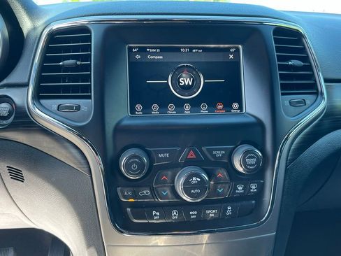 Used 2019 Jeep Grand Cherokee Laredo AWD/4WD image 13