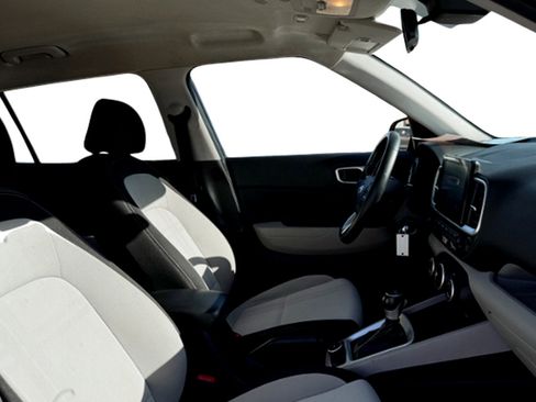 Used 2021 Hyundai Venue SEL image 16