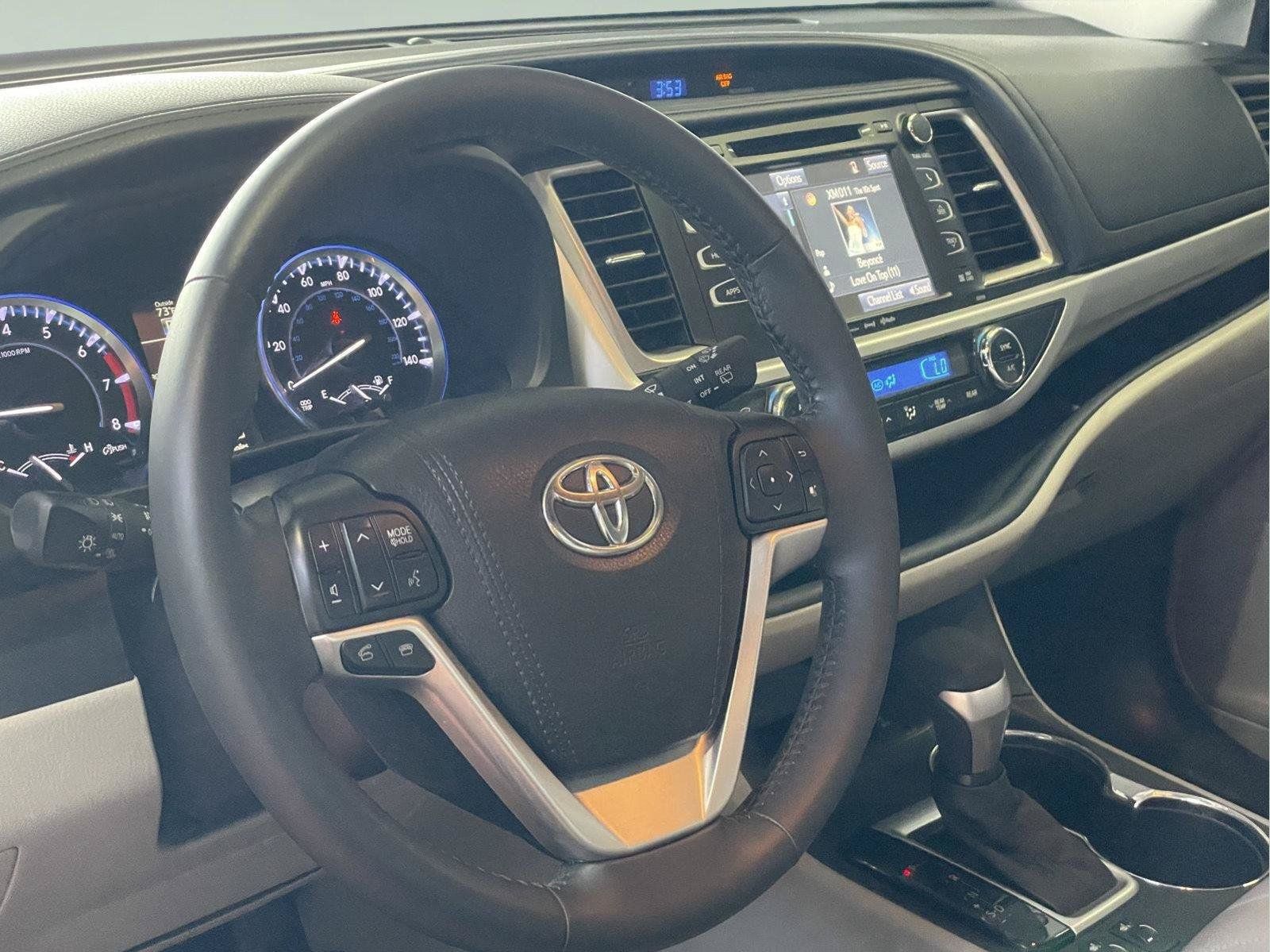 Used 2016 Toyota Highlander XLE AWD/4WD image 14