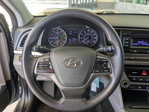 Used 2017 Hyundai Elantra SE FWD image 15