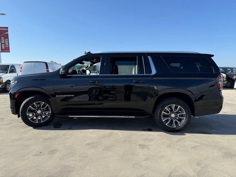 Used 2023 Chevrolet Suburban LT w/ Luxury Package RWD image 6