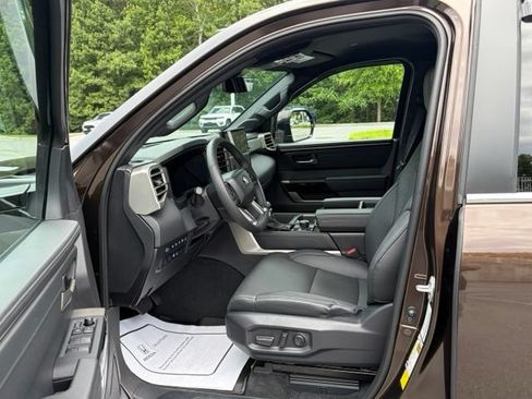 Used 2025 Toyota Tundra Limited AWD/4WD image 16