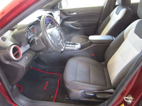Used 2024 Chevrolet Trax RS w/ Driver Confidence Package FWD image 16