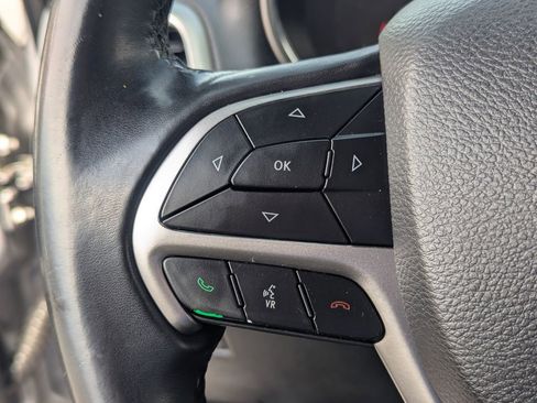 Used 2019 Jeep Grand Cherokee Laredo w/ Laredo X Package RWD image 18
