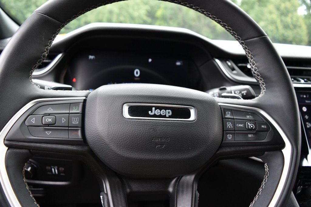 Used 2024 Jeep Grand Cherokee L Laredo AWD/4WD image 16