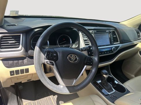 Used 2016 Toyota Highlander XLE FWD image 10