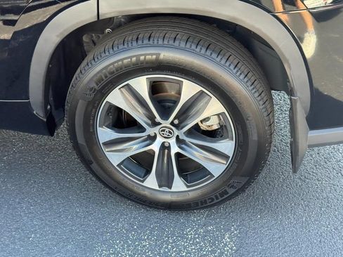 Certified 2026 Toyota Highlander XLE AWD/4WD image 10