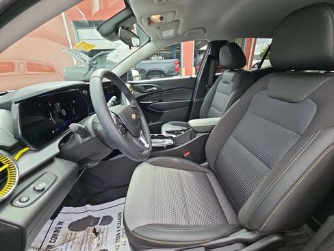 Used 2024 Chevrolet Trax LT w/ Driver Confidence Package FWD image 21
