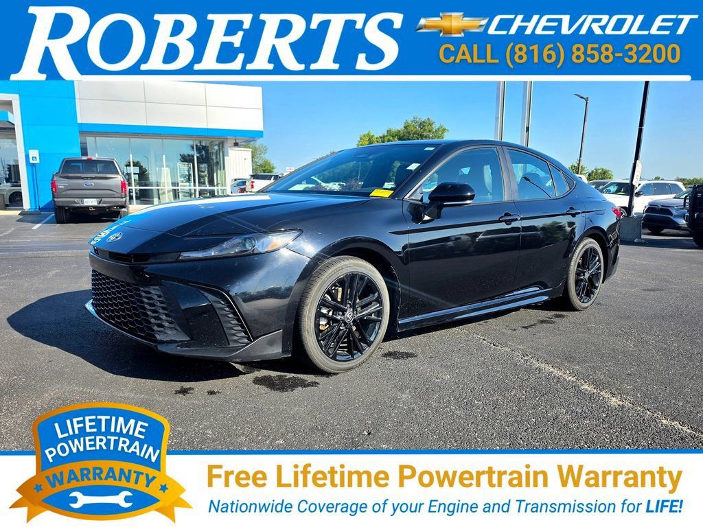 Used 2025 Toyota Camry SE FWD image 1
