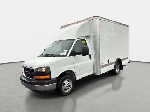 Used 2024 GMC Savana 3500 w/ Power Convenience Package RWD image 3