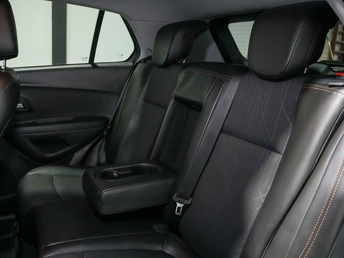 Used 2018 Chevrolet Trax LT w/ LT Convenience Package FWD image 18