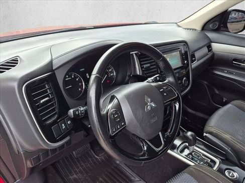 Used 2017 Mitsubishi Outlander ES AWD/4WD image 14