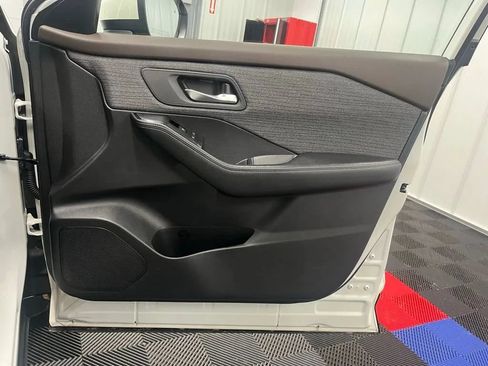 Used 2023 Nissan Rogue SV AWD/4WD image 22