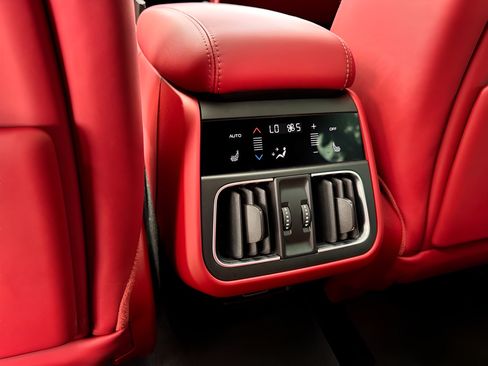 Used 2024 Maserati Grecale Trofeo AWD/4WD image 22