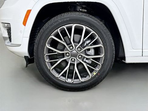 New 2025 Jeep Grand Cherokee L Summit image 33