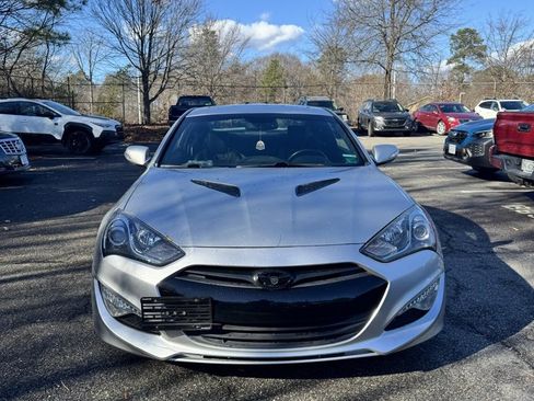 Used 2013 Hyundai Genesis 3.8 image 2