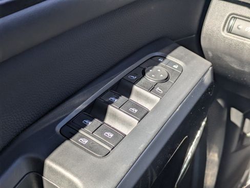 Certified 2025 Nissan Pathfinder SV image 28