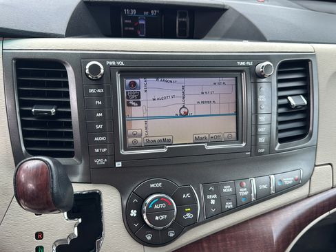 Used 2011 Toyota Sienna XLE w/ Premium Pkg FWD image 25