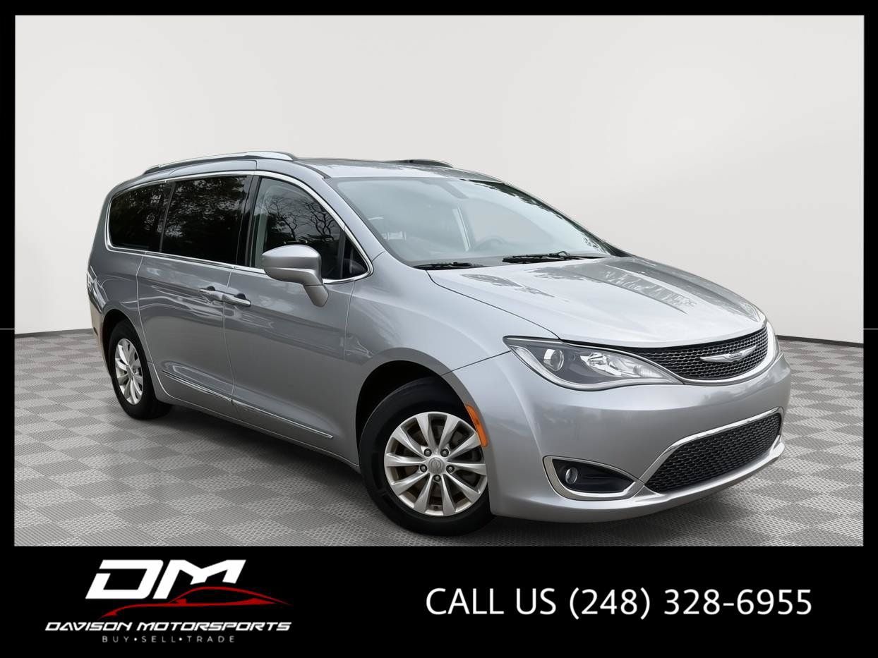 Used 2018 Chrysler Pacifica Touring-L Plus FWD image 1