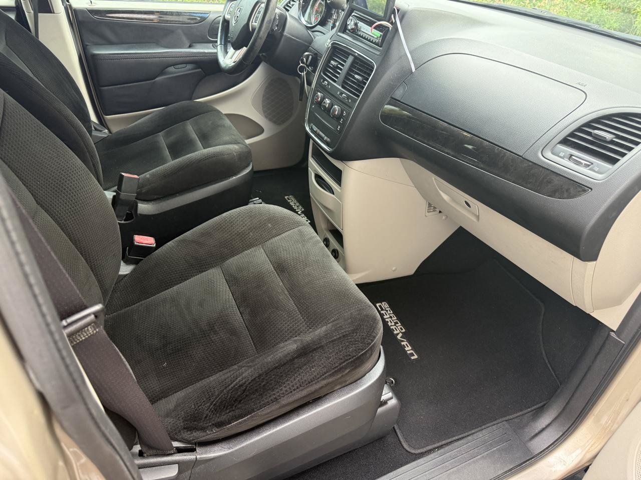 Used 2015 Dodge Grand Caravan American Value Package w/ UConnect Hands-Free Group FWD image 10