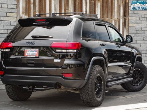 Used 2019 Jeep Grand Cherokee Laredo AWD/4WD image 7