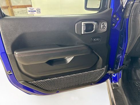 Used 2020 Jeep Wrangler Unlimited Rubicon w/ Dual Top Group AWD/4WD image 11