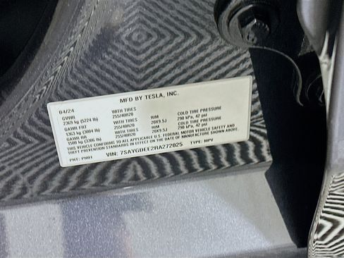 Used 2024 Tesla Model Y Long Range AWD/4WD image 12