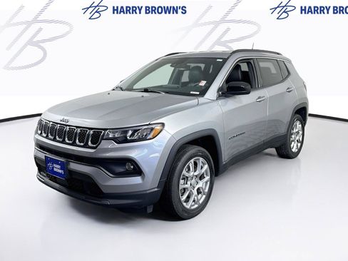 Used 2023 Jeep Compass Latitude AWD/4WD image 1