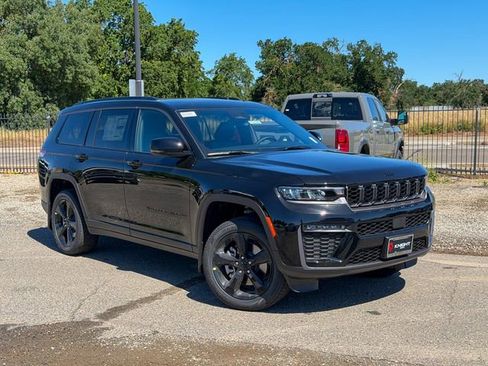 New 2026 Jeep Grand Cherokee L Limited AWD/4WD image 2