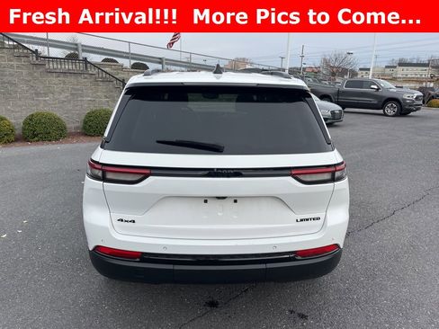 Used 2023 Jeep Grand Cherokee Limited w/ Black Appearance Package image 8