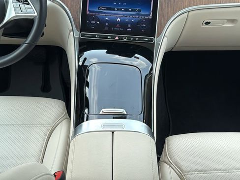 Used 2024 Mercedes-Benz GLC 300 4MATIC image 25