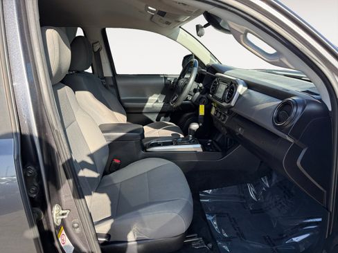 Used 2019 Toyota Tacoma SR5 image 19