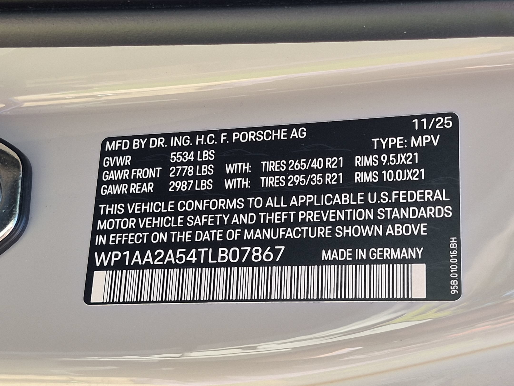 Certified 2026 Porsche Macan AWD/4WD image 28