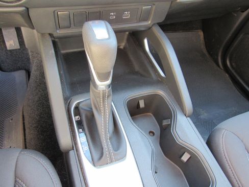 Used 2024 Nissan Frontier SV image 17