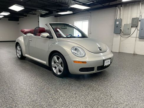 Used 2009 Volkswagen Beetle Blush FWD image 11