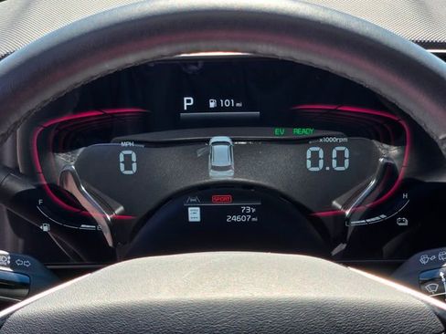 Used 2023 Kia Niro EX image 26