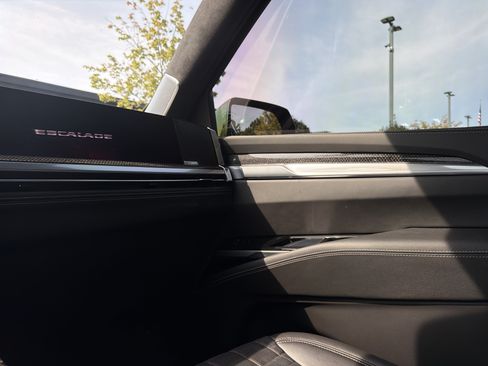 Used 2025 Cadillac Escalade V AWD/4WD image 49