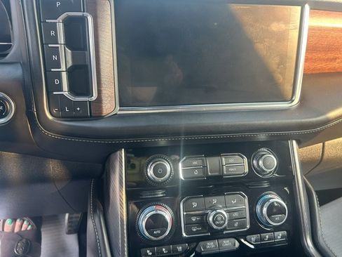 Used 2024 GMC Yukon Denali Ultimate AWD/4WD image 32