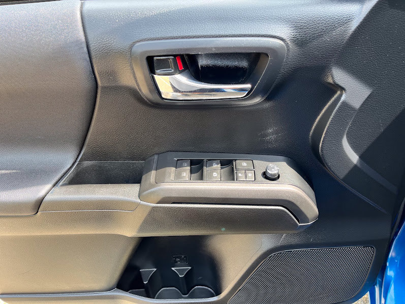 Used 2018 Toyota Tacoma TRD Off-Road AWD/4WD image 6