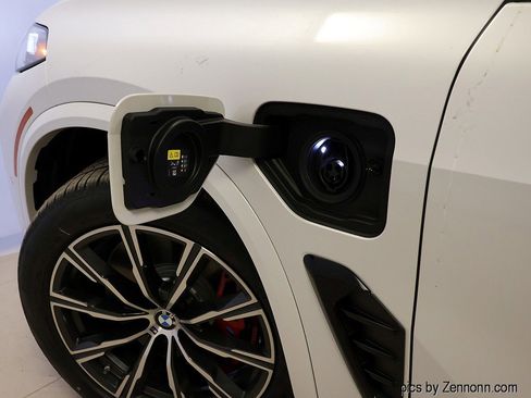 New 2026 BMW X5 xDrive50e image 10