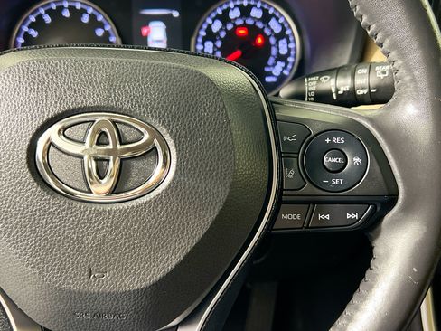 Used 2019 Toyota RAV4 XLE Premium FWD image 19