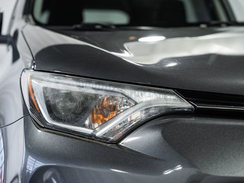 Used 2016 Toyota RAV4 LE image 11