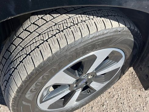 Used 2017 Subaru Forester 2.5i Premium w/ All-Weather Package image 23