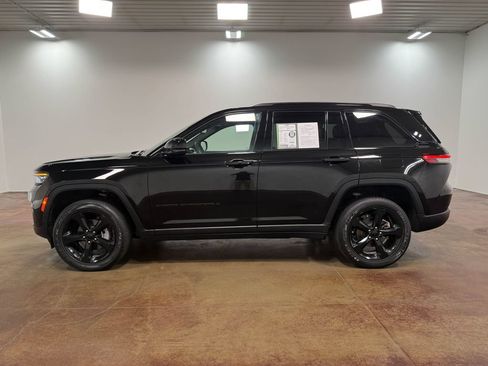 Used 2024 Jeep Grand Cherokee Altitude AWD/4WD image 6