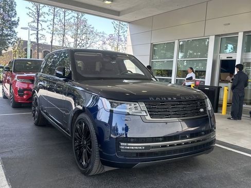Used 2023 Land Rover Range Rover SE AWD/4WD image 2