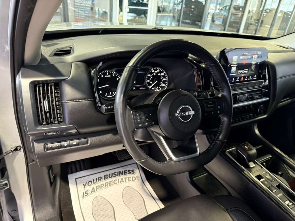 Used 2025 Nissan Pathfinder SL FWD image 28